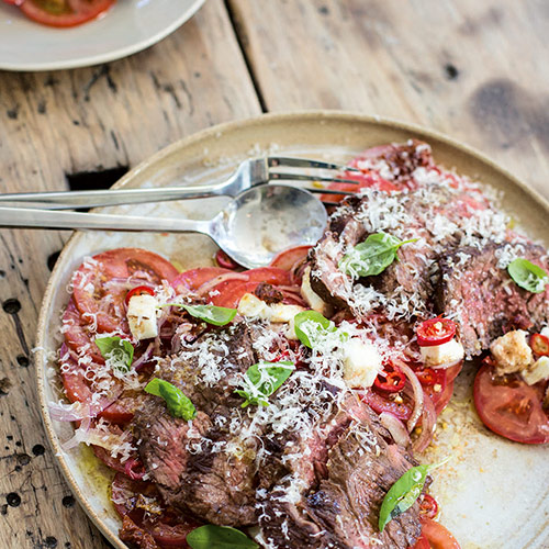 STEAK, RED ONION AND TOMATO SALAD