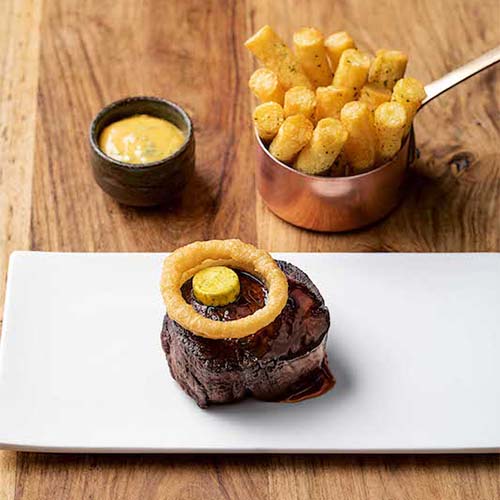 FILLET OF BEEF WITH HAND AND FLOWERS CHIPS